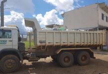 Operação da PM em presídio de Vilhena enche caçamba com objetos retirados das celas