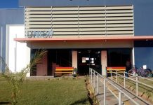 Homem acorda de madrugada e se depara com ladrões dentro de casa