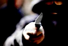 Bandido coloca faca no pescoço de mulher para roubar motoneta no Centro de Vilhena