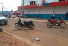 Colisão entre motonetas deixa uma pessoa ferida e outra hospitalizada