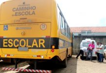 Ônibus novos para o transporte escolar são entregues em Vilhena; prefeito e secretária comentam