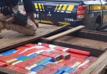 PRF apreende mais de 157 quilos de cloridrato de cocaína escondidos em carroceria de caminhonete