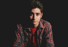 Cartunista fala sobre processo de criação e influências na construção de tiras sátiras