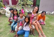 Crianças recebem kits de Páscoa em ação promovida por projeto comunitário de Vilhena