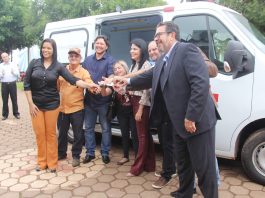 Cacoal recebe ambulância e caminhonete para facilitar o trabalho de transporte dos pacientes e a fiscalização da vigilância em saúde