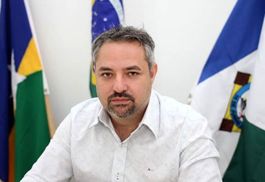 Prefeito de Ouro Preto é vítima de assalto; bandidos levaram dinheiro e bolsa