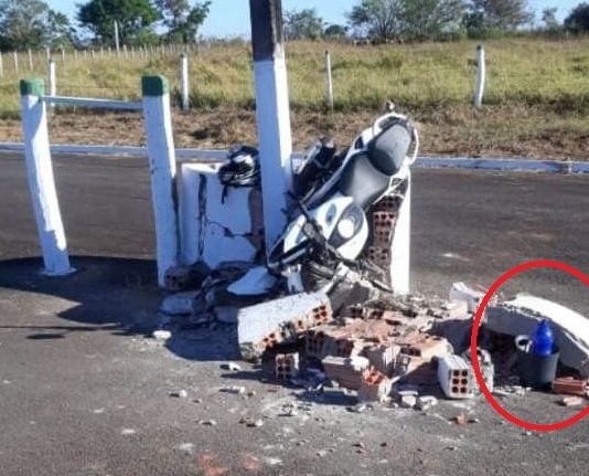 Motoqueiro bate em mureta que divide pista dentro do parque de exposição e teria sofrido politraumatismo