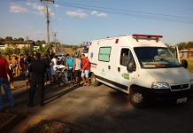 Motoqueiro é levado ao hospital após se envolver em acidente em Colorado