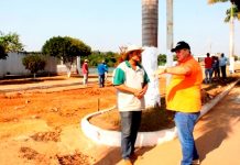 Após inaugurar creche e quadra poliesportiva, prefeito determina recuperação de asfalto na principal avenida de Pimenteiras