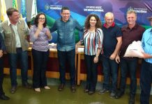 Com entrega de benefícios e destinação de emendas, Luizinho Goebel acompanha governador em agenda no Cone Sul