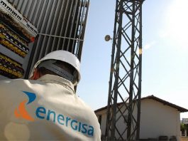 Consumidores reclamam de oscilação na rede elétrica e Energisa não dispõe de canal de acesso a informações