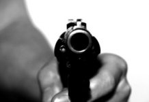 Dupla armada com revólver assalta mulher no centro de Vilhena