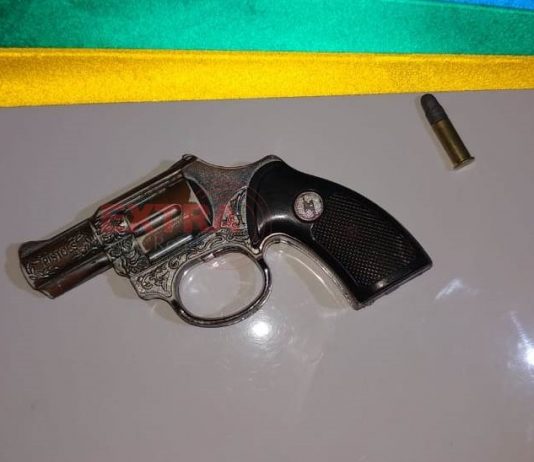 PM detém suspeito com simulacro de revólver em Pimenta Bueno