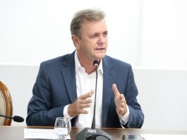 Luizinho Goebel apresenta indicações para beneficiar escola e delegacia de polícia em RO