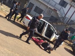 Assaltantes trocam tiros com policiais militares após roubo em joalheria