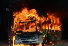 Dupla é detida por suspeita de atear fogo em ônibus de Cacoal