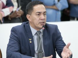 Eyder Brasil assina projeto para acabar com benefício de auxílio-moradia dos deputados de RO