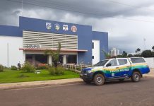 Dupla em motocicleta simula estar armada e rouba celulares no bairro Bodanese em Vilhena