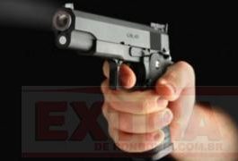 Sob mira de pistola, mulher tem celular levado por bandidos em Vilhena