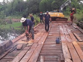 Ezequiel Neiva pede e ponte do distrito de Guarajus é recuperada em Corumbiara
