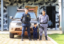 Criança comemora aniversário com tema da Polícia Militar e visita quartel em Vilhena