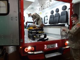 Ciclista fica inconsciente após colidir contra veículo estacionado em Vilhena