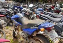 Abandonada há quase 7 meses na Ciretran, moto da prefeitura de Vilhena usada de forma indevida por servidor acumula débito de R$ 2,6 mil