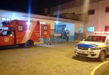 Mulher é levada ao hospital após colisão entre carro e moto em Vilhena