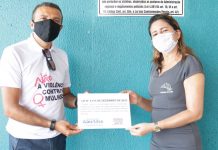 Condomínio Bromélia recebe placa com lei de violência doméstica elaborada por Alex Silva