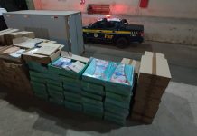 PRF apreende 408 livros e detém 7 pessoas por estelionato em Vilhena