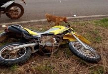 Motoqueiro é levado ao hospital após bater em rotatória na RO 370 próximo a Colorado