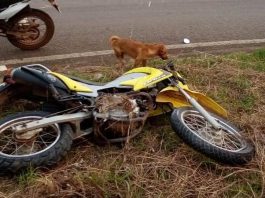 Motoqueiro é levado ao hospital após bater em rotatória na RO 370 próximo a Colorado