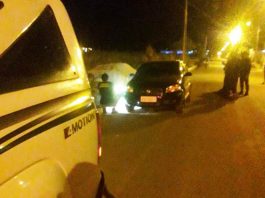 Motoqueiro morre após bater em traseira de carro estacionado em Vilhena