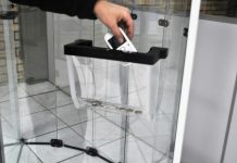 Em questão de segundos, mulher tem celular furtado em porta objetos ao entrar em agência bancária de Vilhena