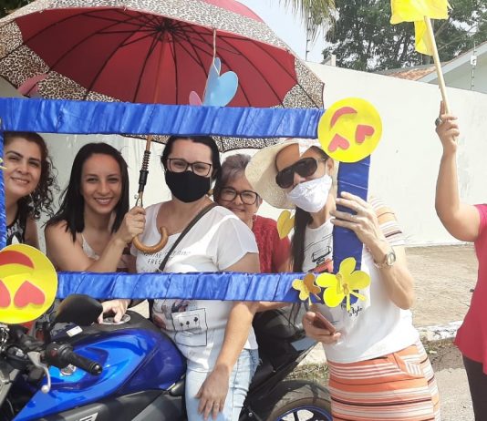 Escola Paulo Freire realiza drive-thru para comemorar “Dia do Professor” em Vilhena