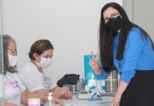 Confiante na vitória, Rosani Donadon garante trabalho junto com a sociedade ao votar na Câmara de Vilhena