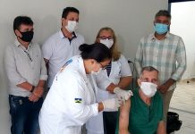 Em Cabixi, médico pioneiro do Cone Sul é o primeiro vacinado contra covid-19; secretário explica cronograma