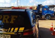 PRF apreende caminhão transportando 18 toneladas de argila sem nota fiscal em Vilhena