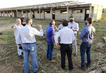 SETOR 06: autoridades visitam obra de escola paralisada e esperam pagamento do Governo Federal em Vilhena