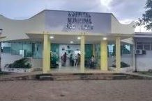 Motociclista é socorrida ao hospital com suspeita de fratura na perna após colidir com caminhonete em Cerejeiras