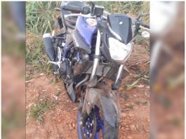 VÍDEO: motocicleta furtada por criminoso que teria feito cova para enterrar proprietário é recuperada próximo a Corumbiara
