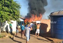 VÍDEO: casa que era usada como depósito de loja de peças é destruída por incêndio em Cerejeiras
