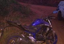 Antes de ser interceptado pela PM de Corumbiara, ladrão de moto que abriu cova para vítima deixou cartão de crédito com seu nome em posto de Colorado