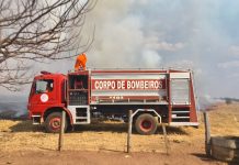 Corpo de Bombeiros combate incêndio em sítio na área rural de Cerejeiras