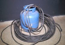 “Velho conhecido da polícia” é detido empurrando carrinho de bebê com objetos de procedência duvidosa