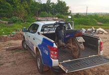 PM localiza motocicleta furtada escondida no meio de matagal em Cacoal