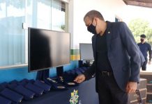Alex Silva entrega equipamentos de informática para Policia Militar