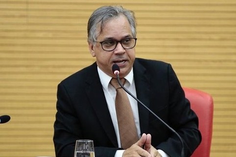 Geraldo da Rondônia é retirado de avião pela PF após se negar a usar máscara e tentar agredir aeromoça