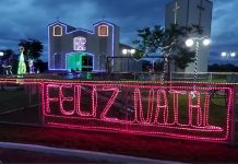 VÍDEOS: iluminação natalina vira atração em distrito de Chupinguaia e vereadora comenta: “importante significado”