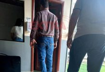 Suspeito de matar tio com 18 tiros se apresenta com dois advogados na delegacia de Cerejeiras